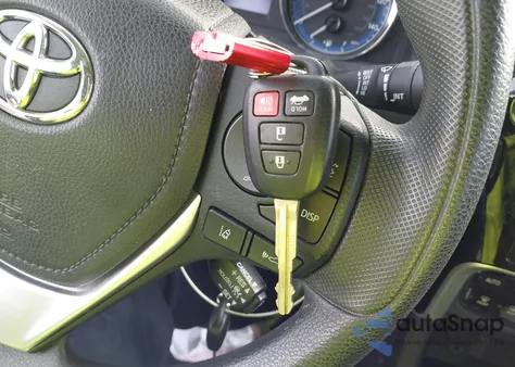 2017 Toyota Corolla Le z USA, uszkodzony, nr VIN 5YFBURHE8HP575868